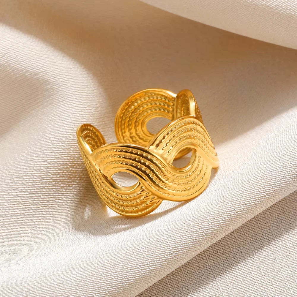 GeoLuxe Ring